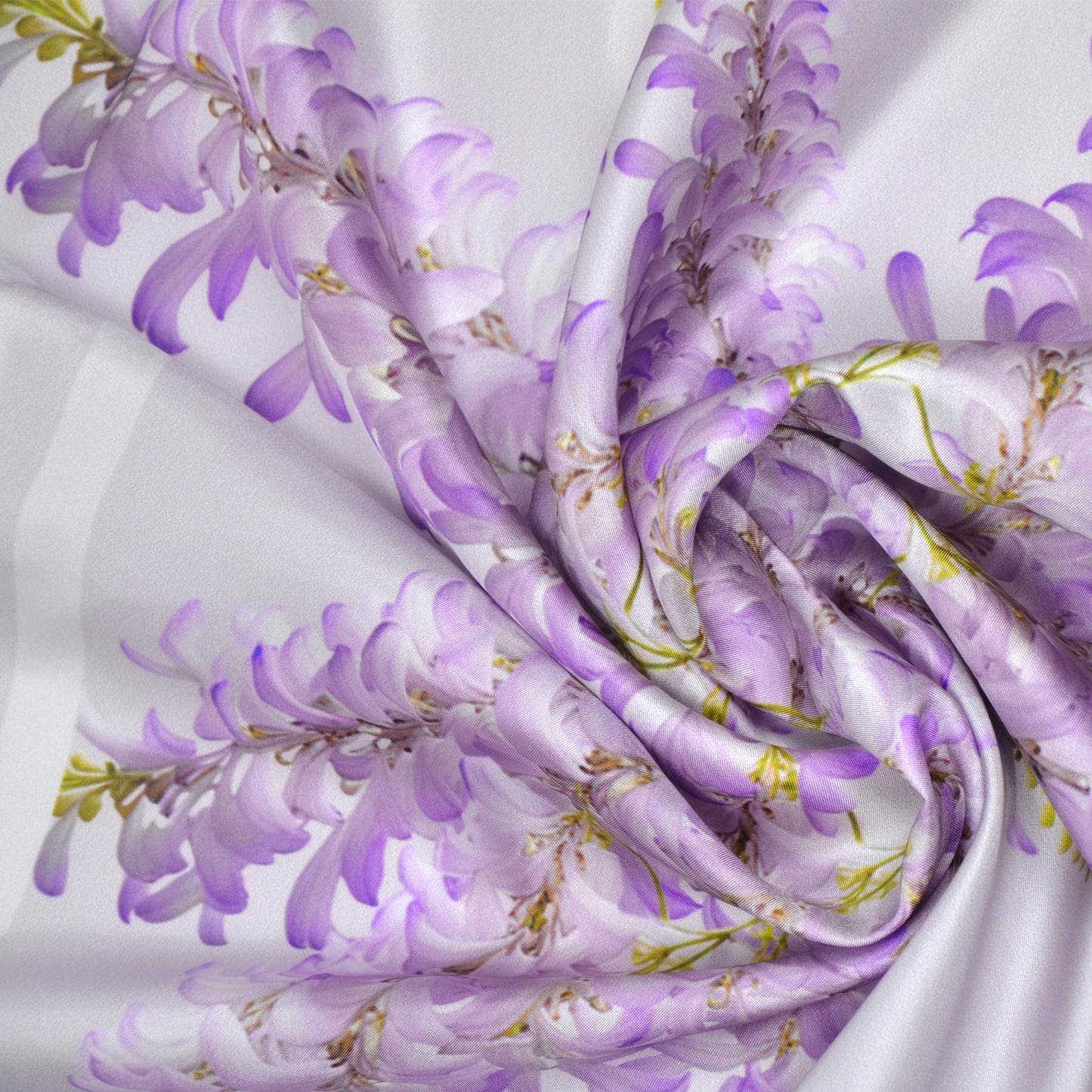Seidenschal-kaufen-hamburg-design-tuch-mit-blumen