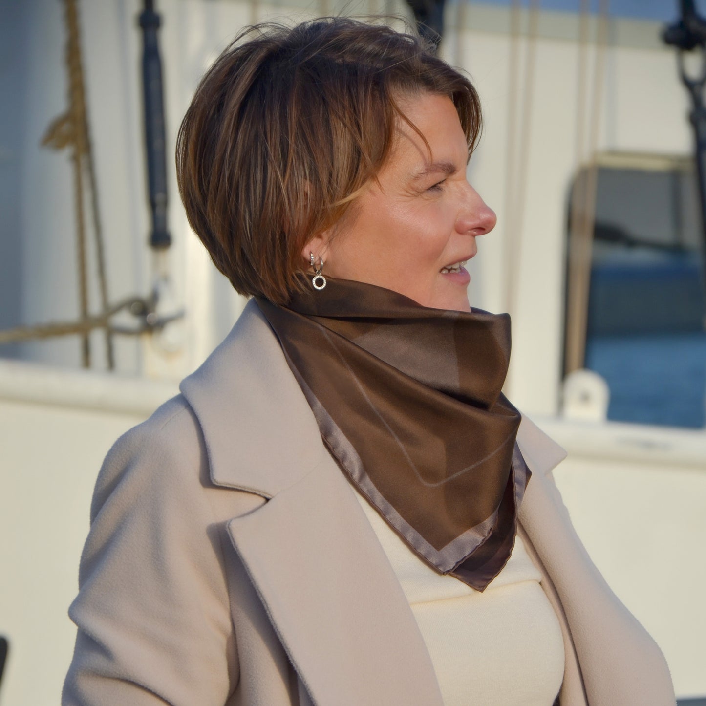 seidentuch-kaufen-hamburg-braun-modern-zeitlos