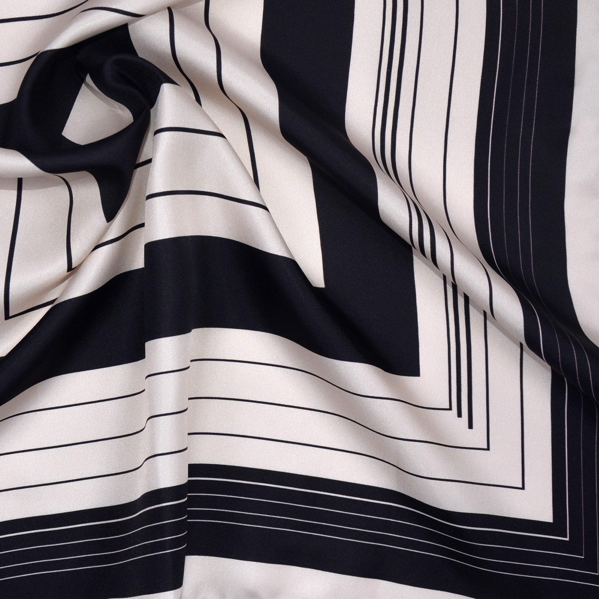 tuch-für-schwarzes-kleid-seidenschal-kaufen-hamburg