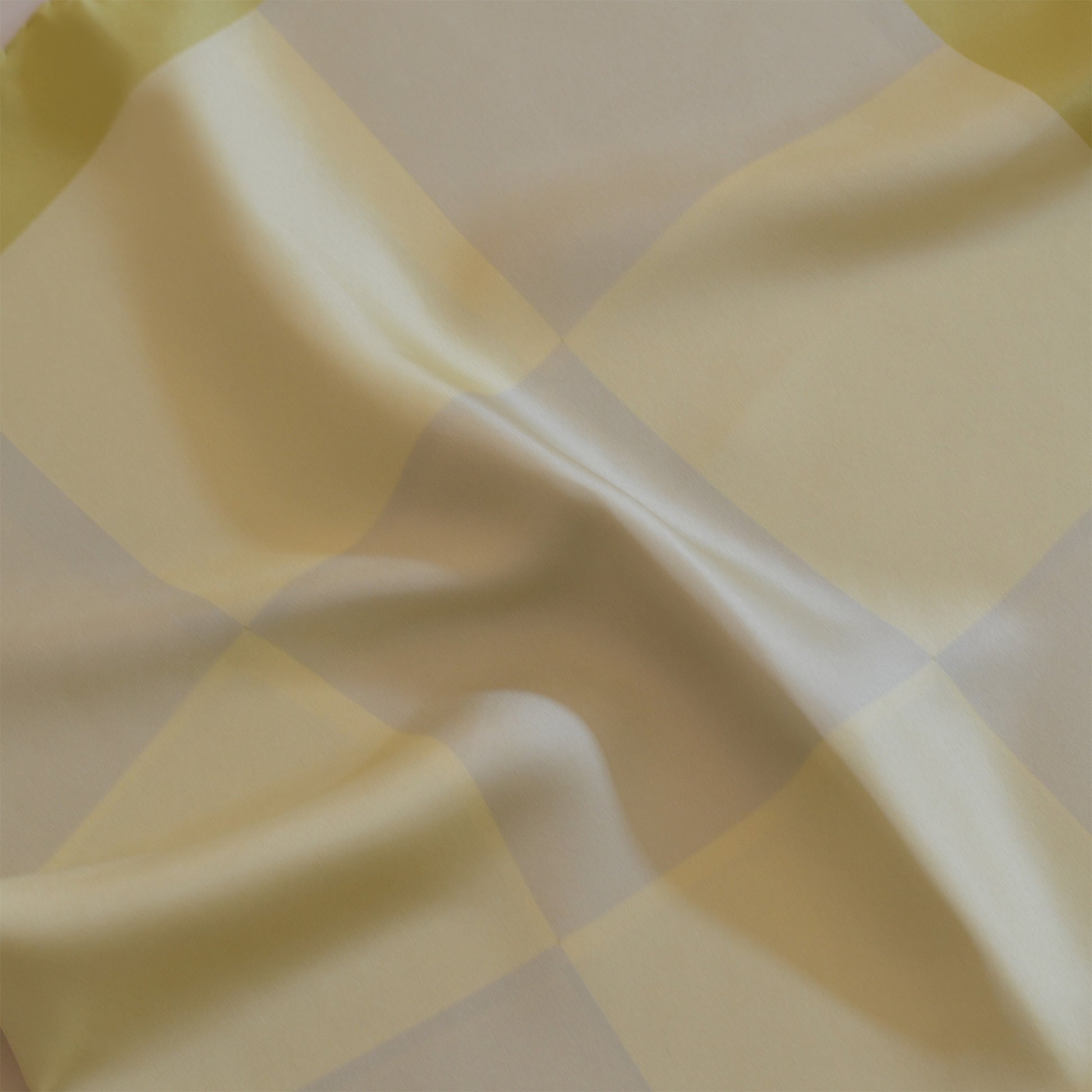 Seidentuch-damen-kaufen-designaccessoires-gelb