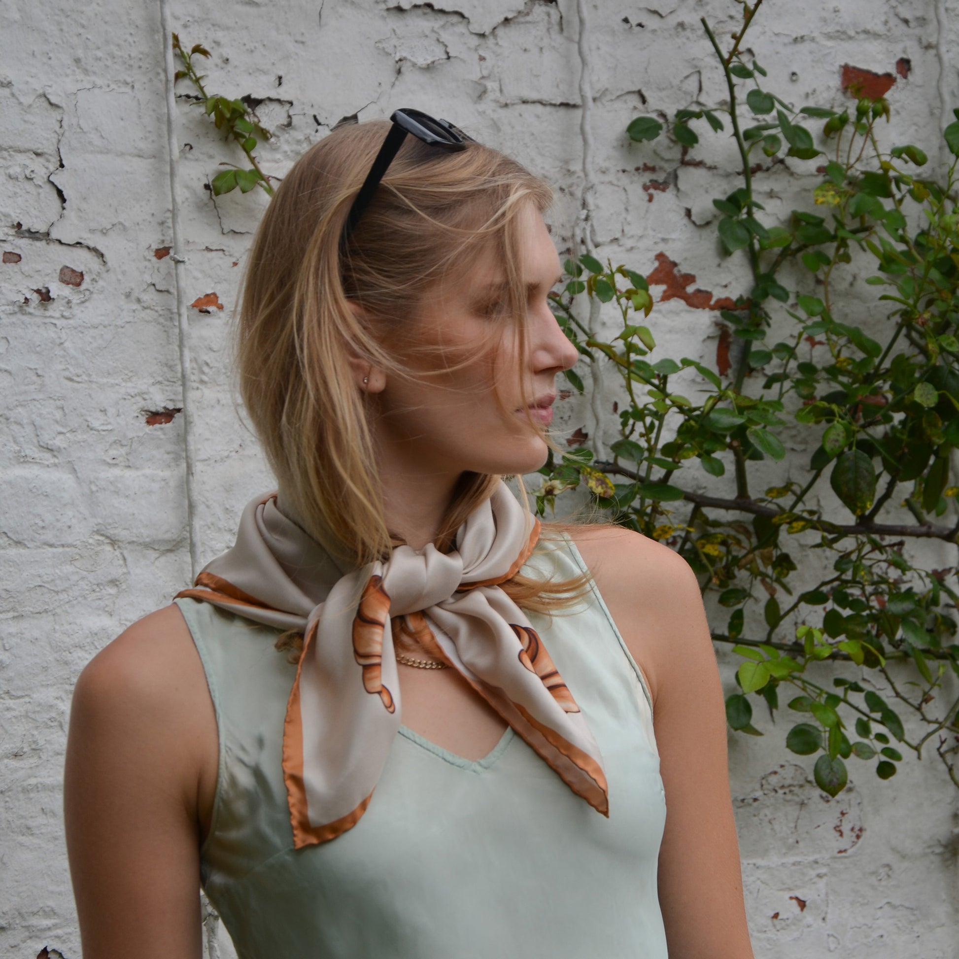 seidentuch-croissant-creme-damen-kaufen