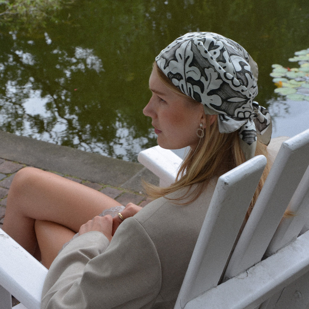 tuch-floral-gruen-weiß-designermode-kaufen