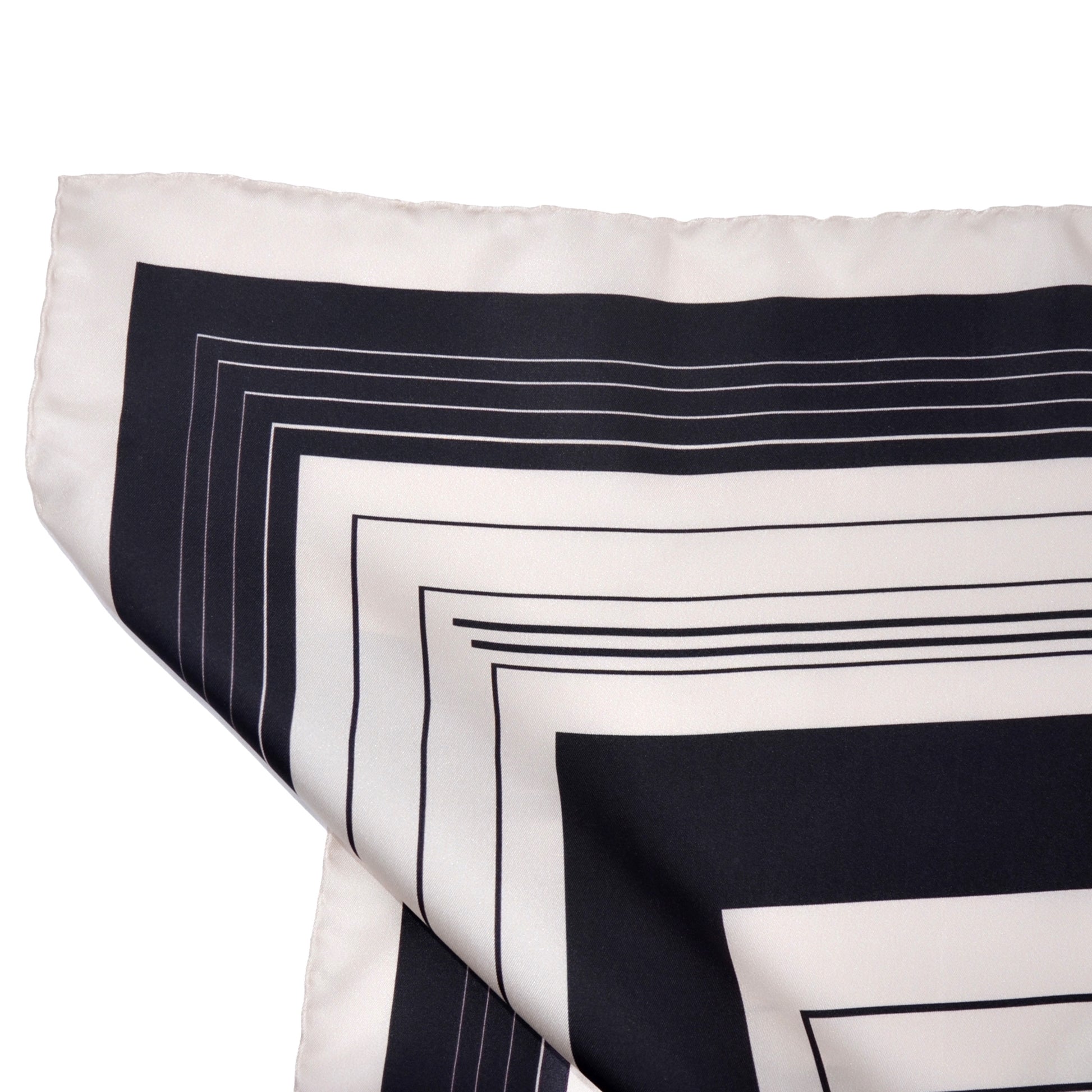 tuch-für-schwarzes-kleid-seidenschal-kaufen-hamburg