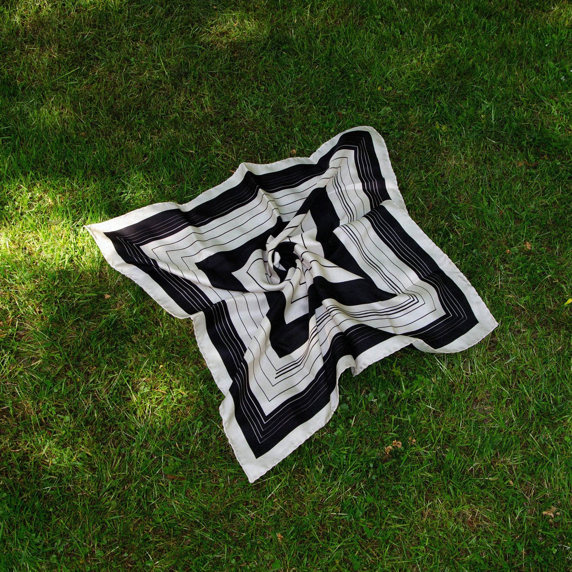 tuch-schwarz-weiß-kaufen-damen