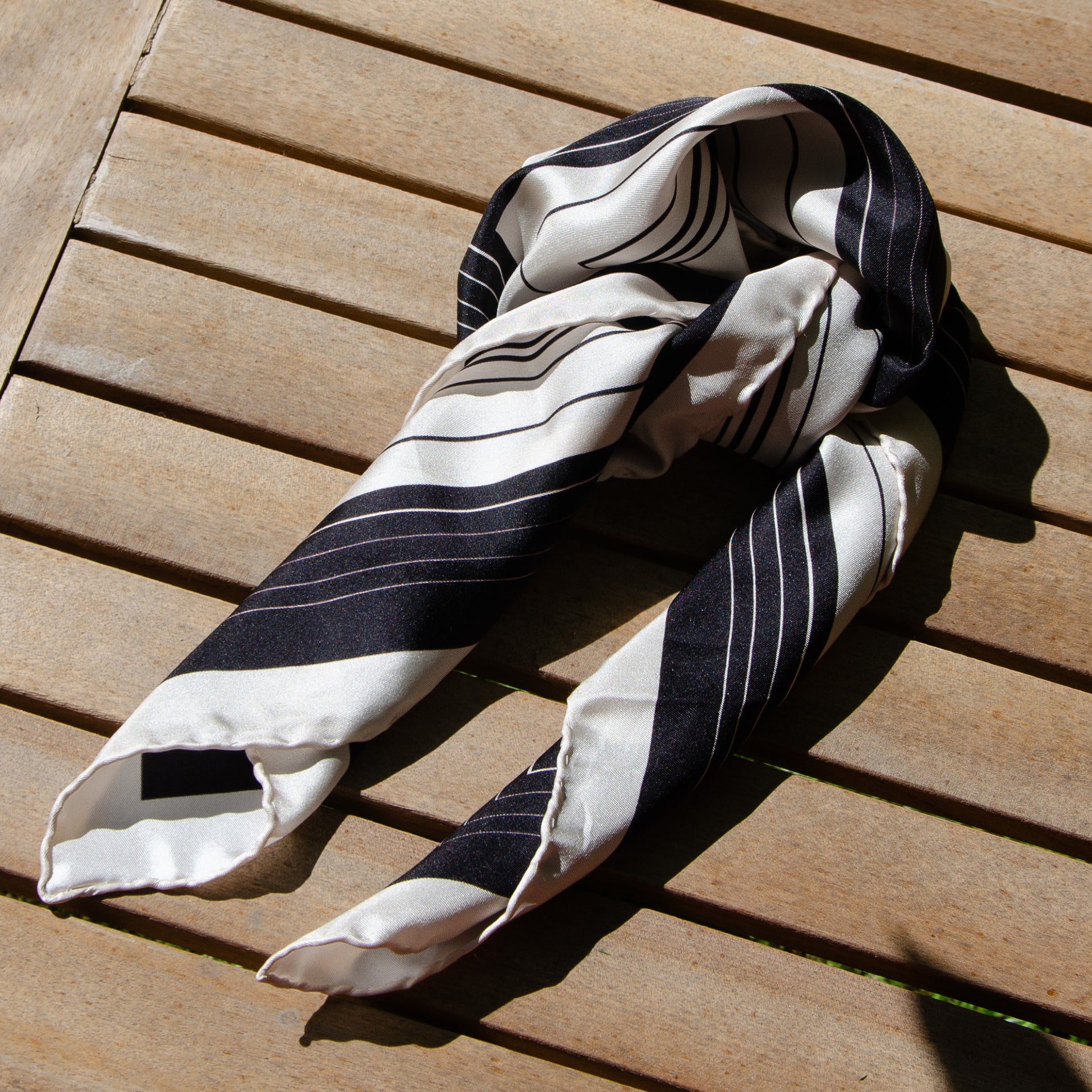 tuch-weiß-schwarz-designermode-kaufen-online